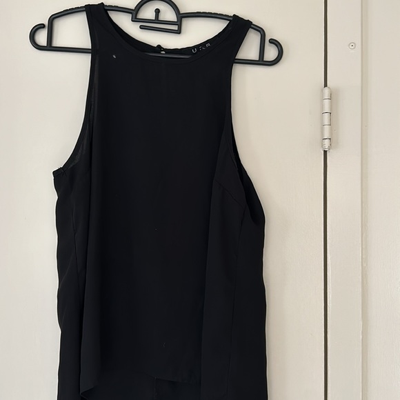 Keyhole back, black tank top - Picture 3 of 3
